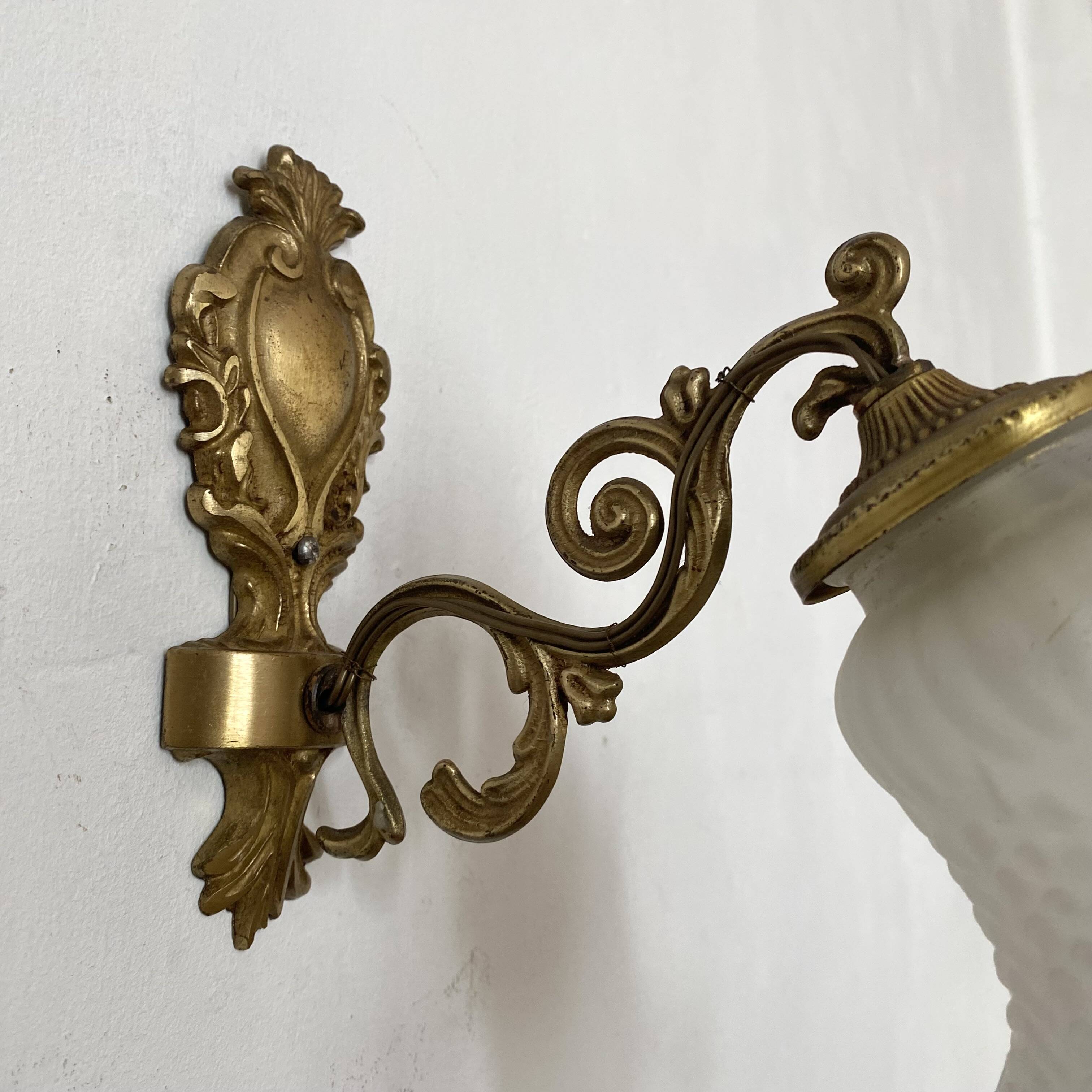Applique rétro avec tulipe de verre
