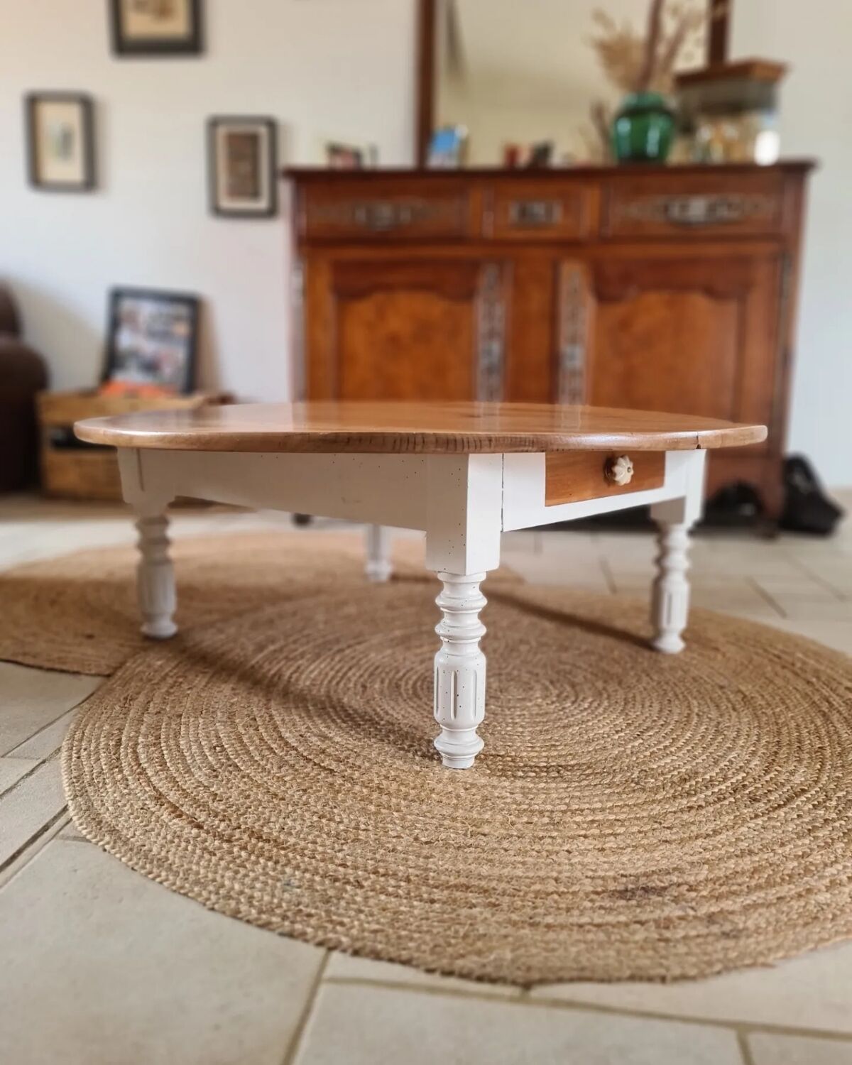 Country charm oval coffee table