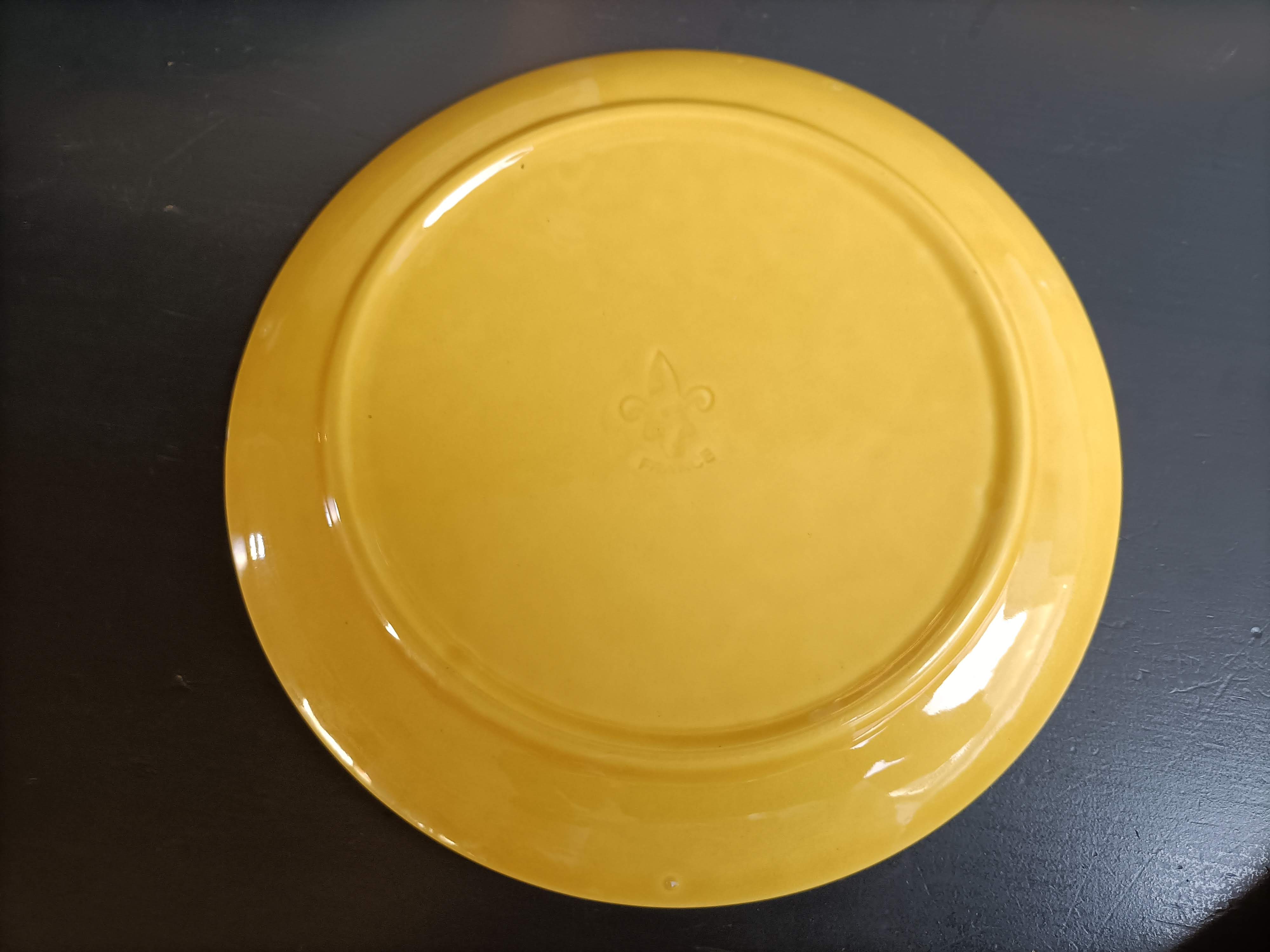Set of 5 yellow dessert plates