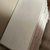 Chest of drawers with 3 curved legs