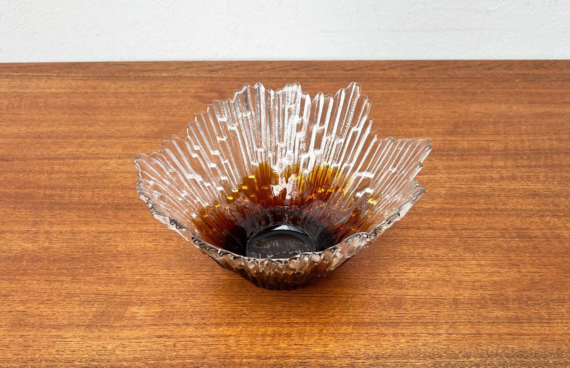 Glass bowl from the modern Revontulet series by Tauno Wirkkala for Humppila, Finland, 1960s.