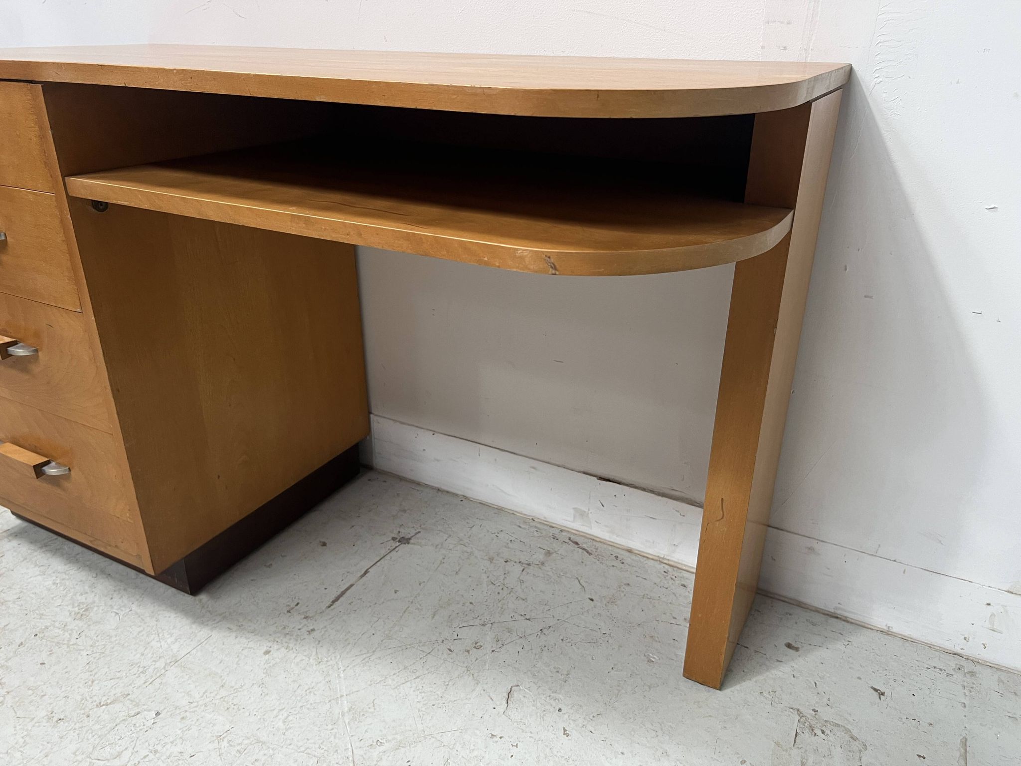 Bureau de style en placage de bois d'érable XX siècle