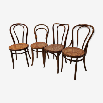 Suite de 4 chaises de bistrot cannage dépareillées