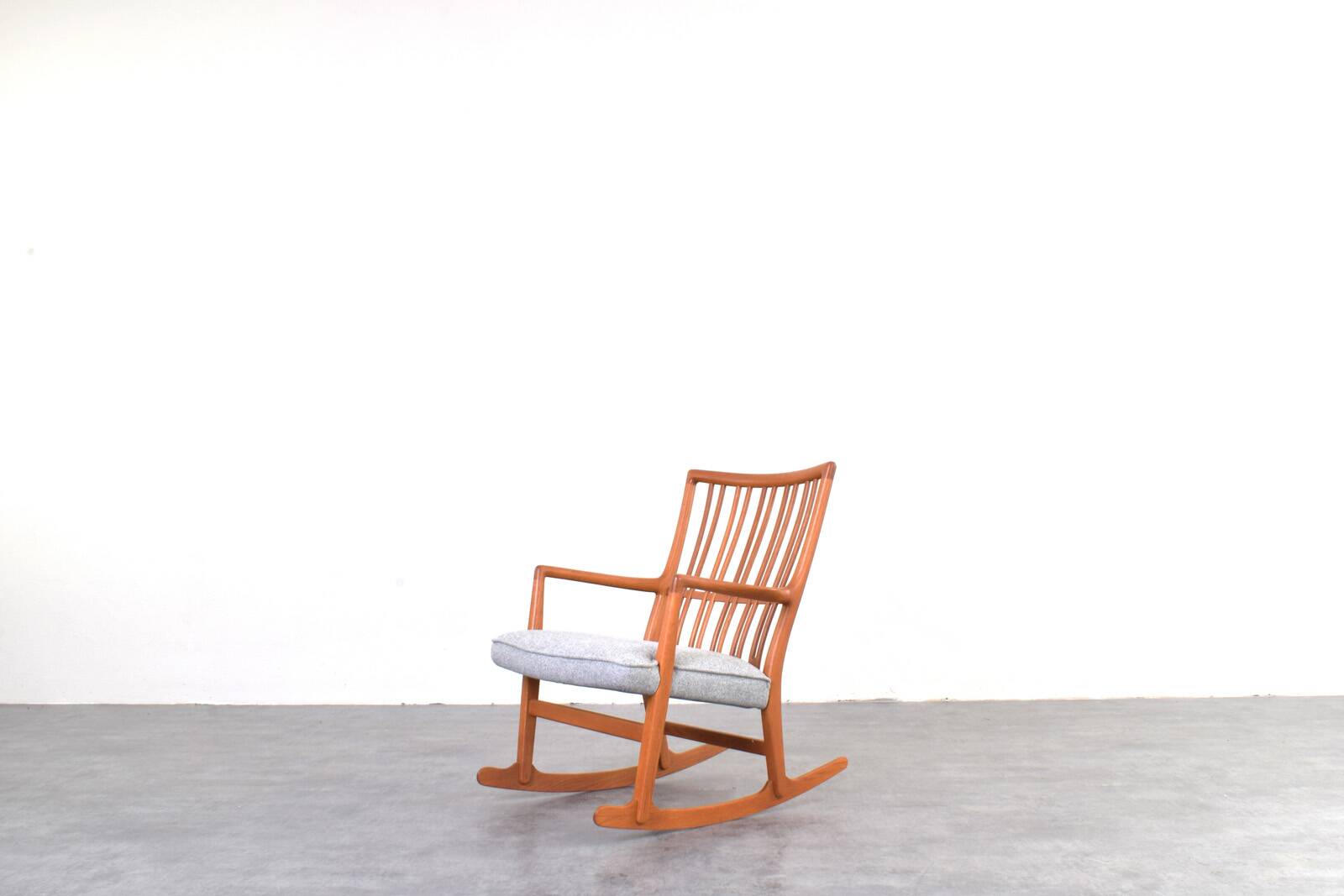 Rocking Chair ML33 by Hans J. Wegner for A/S Mikael Laursen, 1950s.