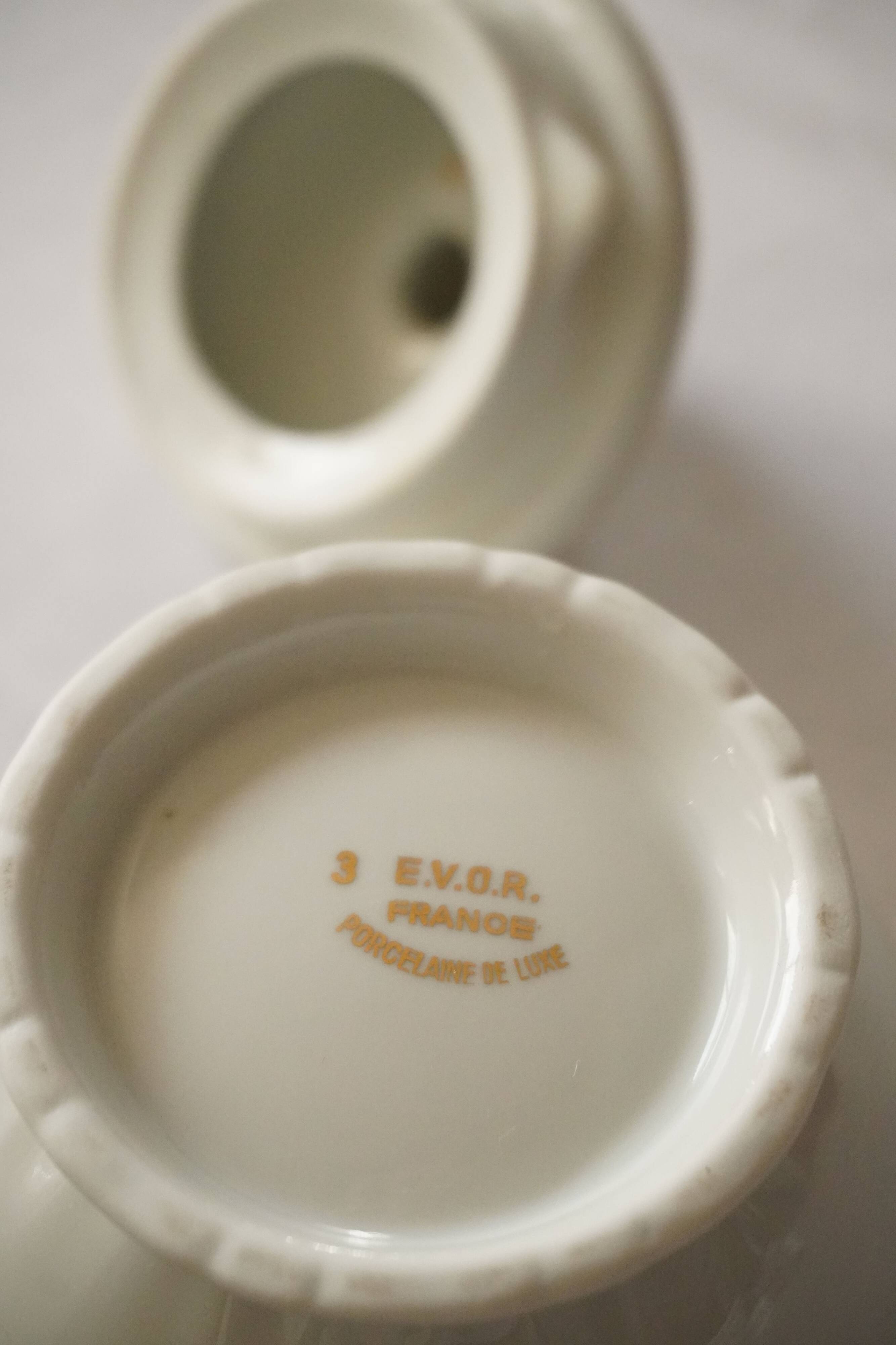 White porcelain sugar bowl/sugar pot with gilt trim, Evor France
