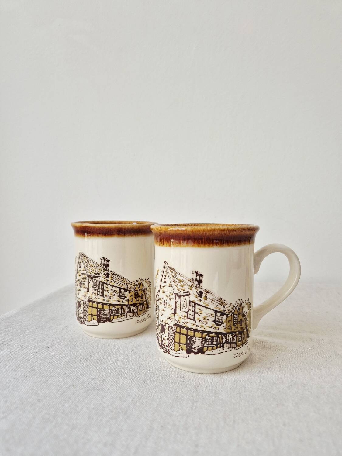 Set of 2 vintage mugs "Old English Cottage" - Staffordshire