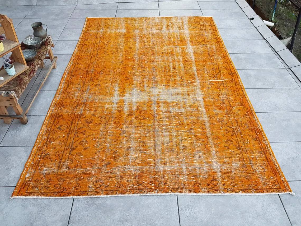 Tapis vintage orange surteint