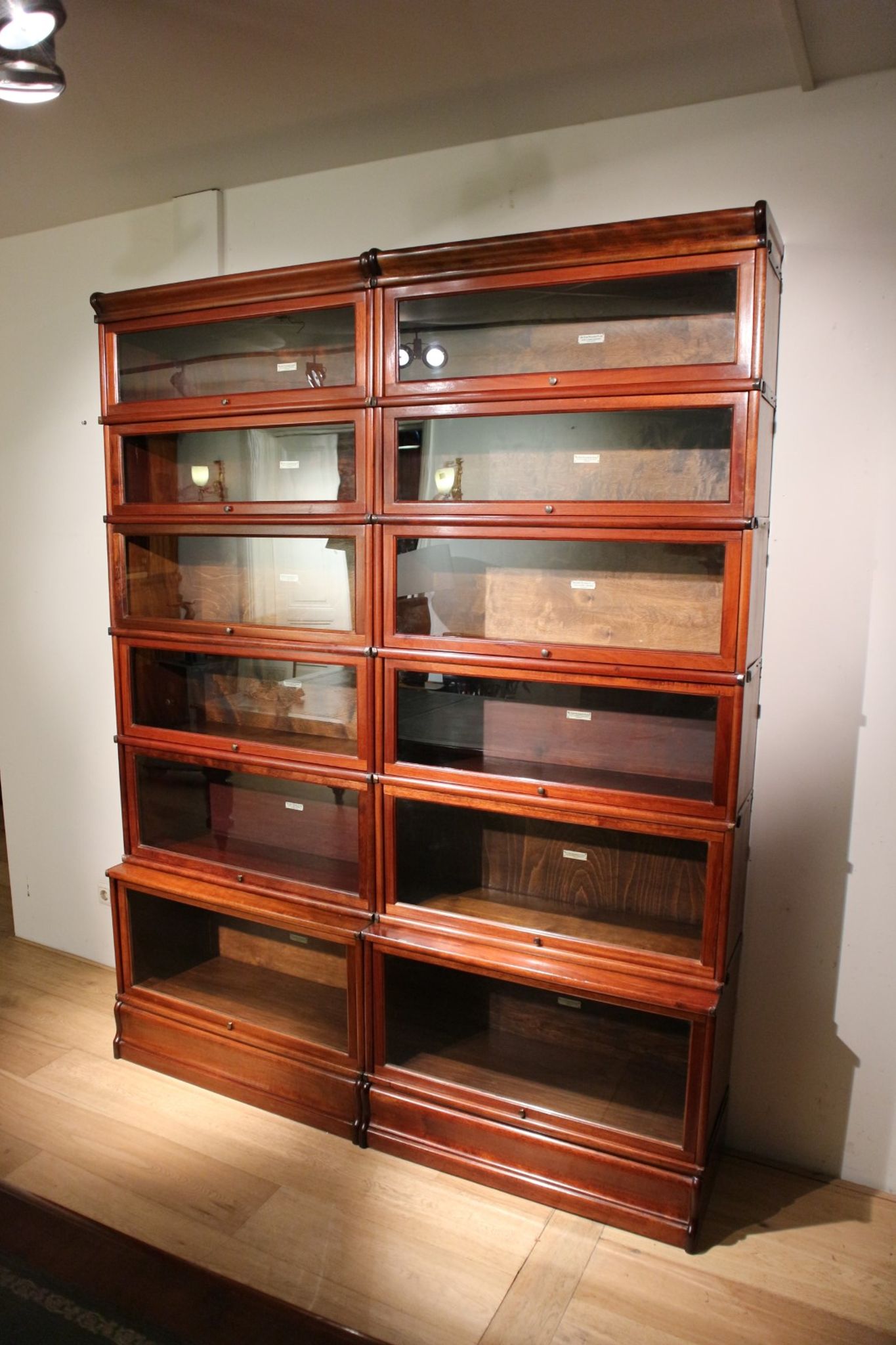 Bibliothèque Globe Wernicke en acajou antique