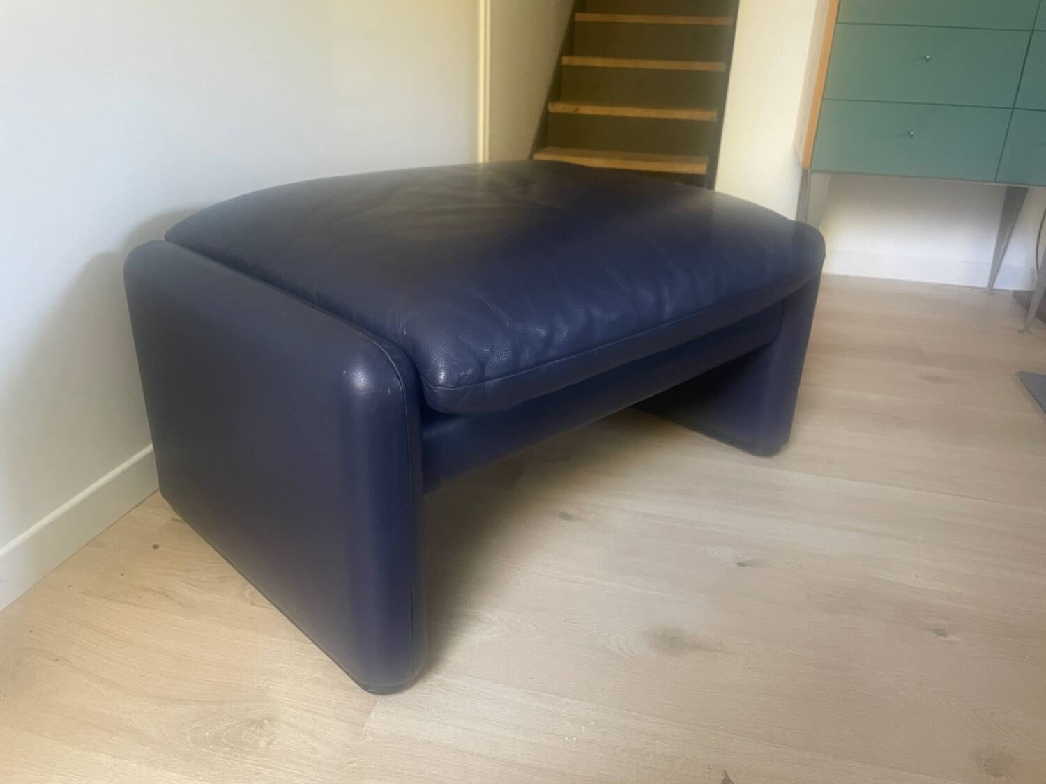 Maralunga leather pouf