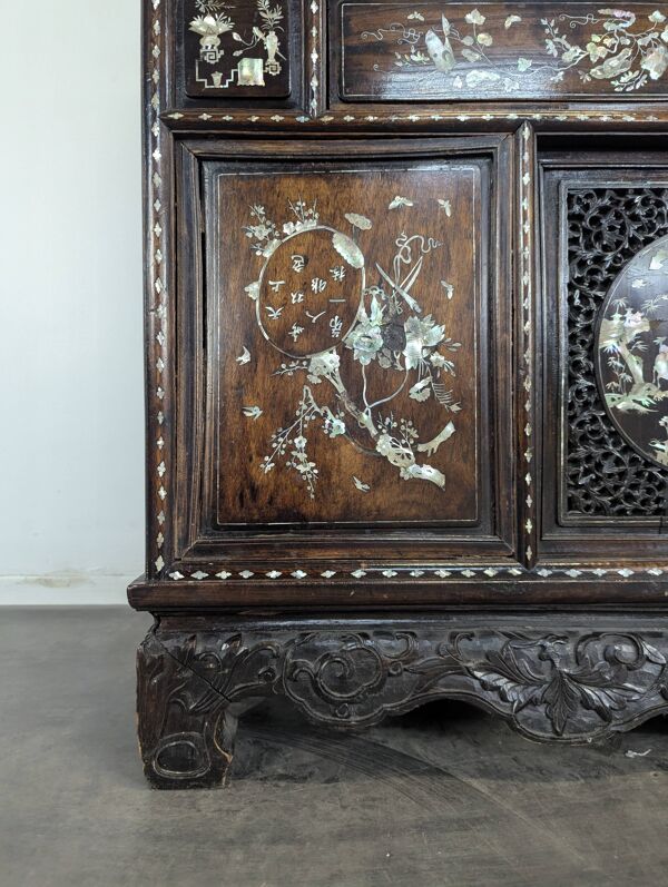 Cabinet Indochine Vietnam en bois exotique marqueterie de nacre