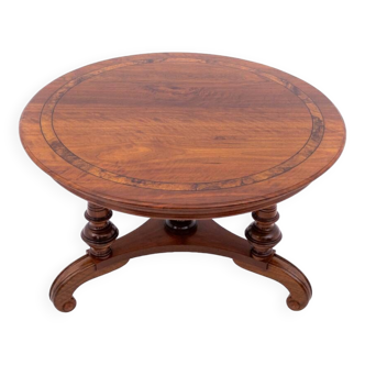 Table ronde - banc, Europe du Nord, fin du XIXe siècle. Après rénovation.