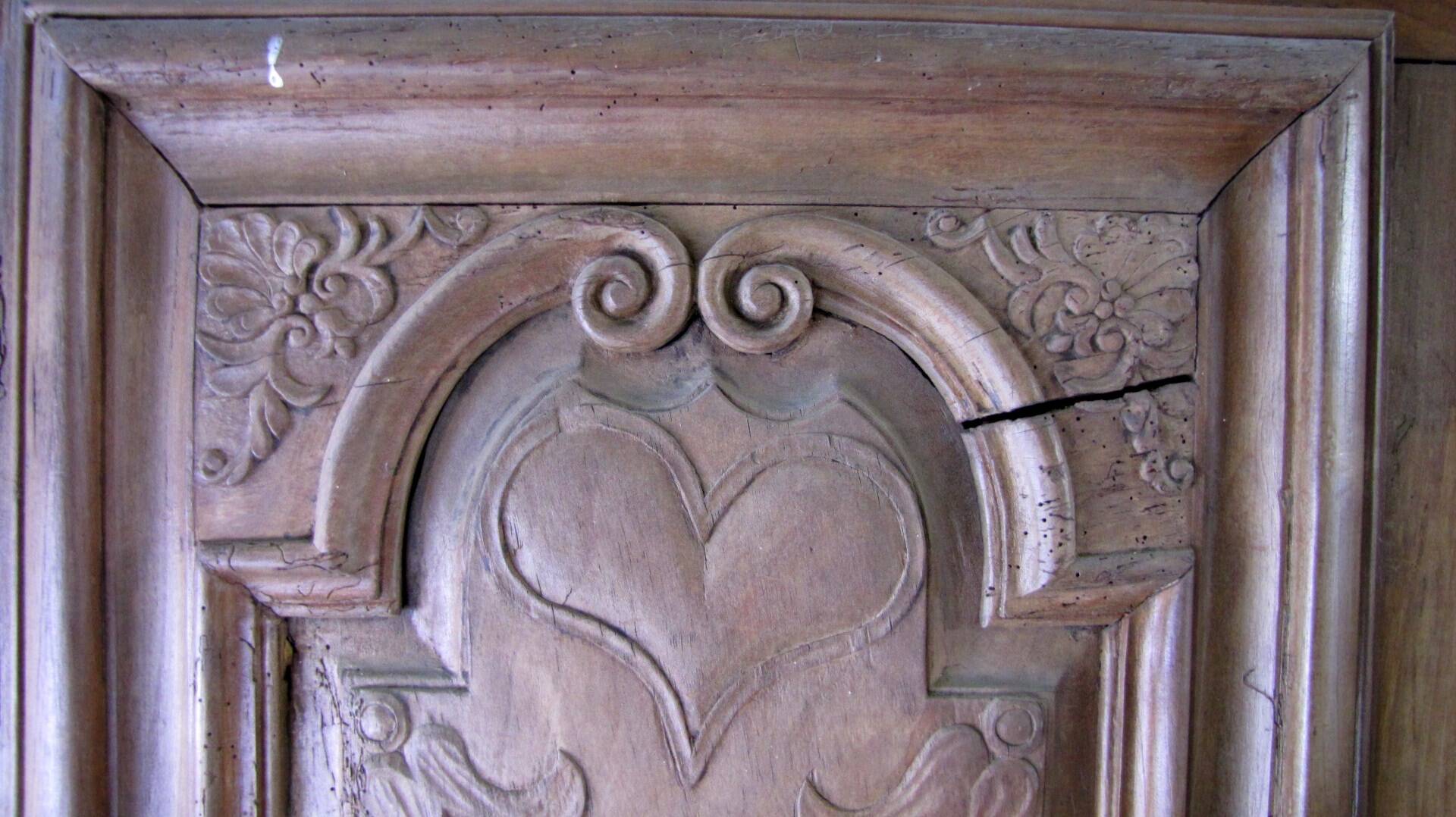 Antique baroque cabinet in solid oak