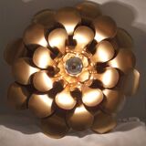 Flower-shaped wall lamp