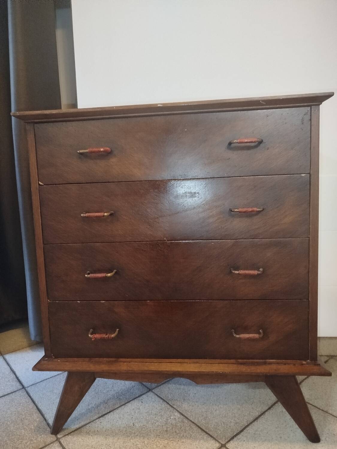 Vintage chest of drawers from the 1950s with wooden legs and a design feature.