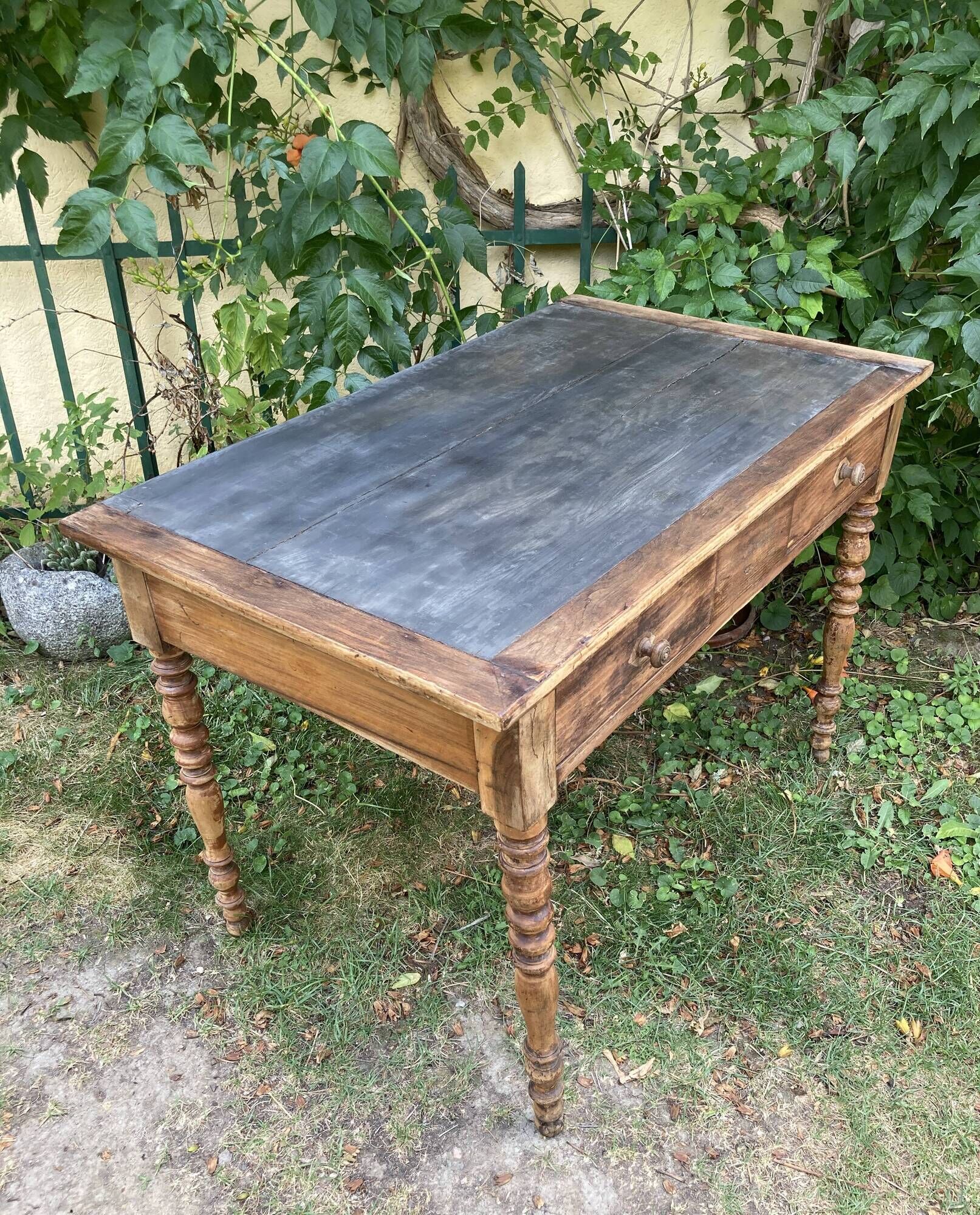 Small antique desk - beautiful patina - 99 x 60