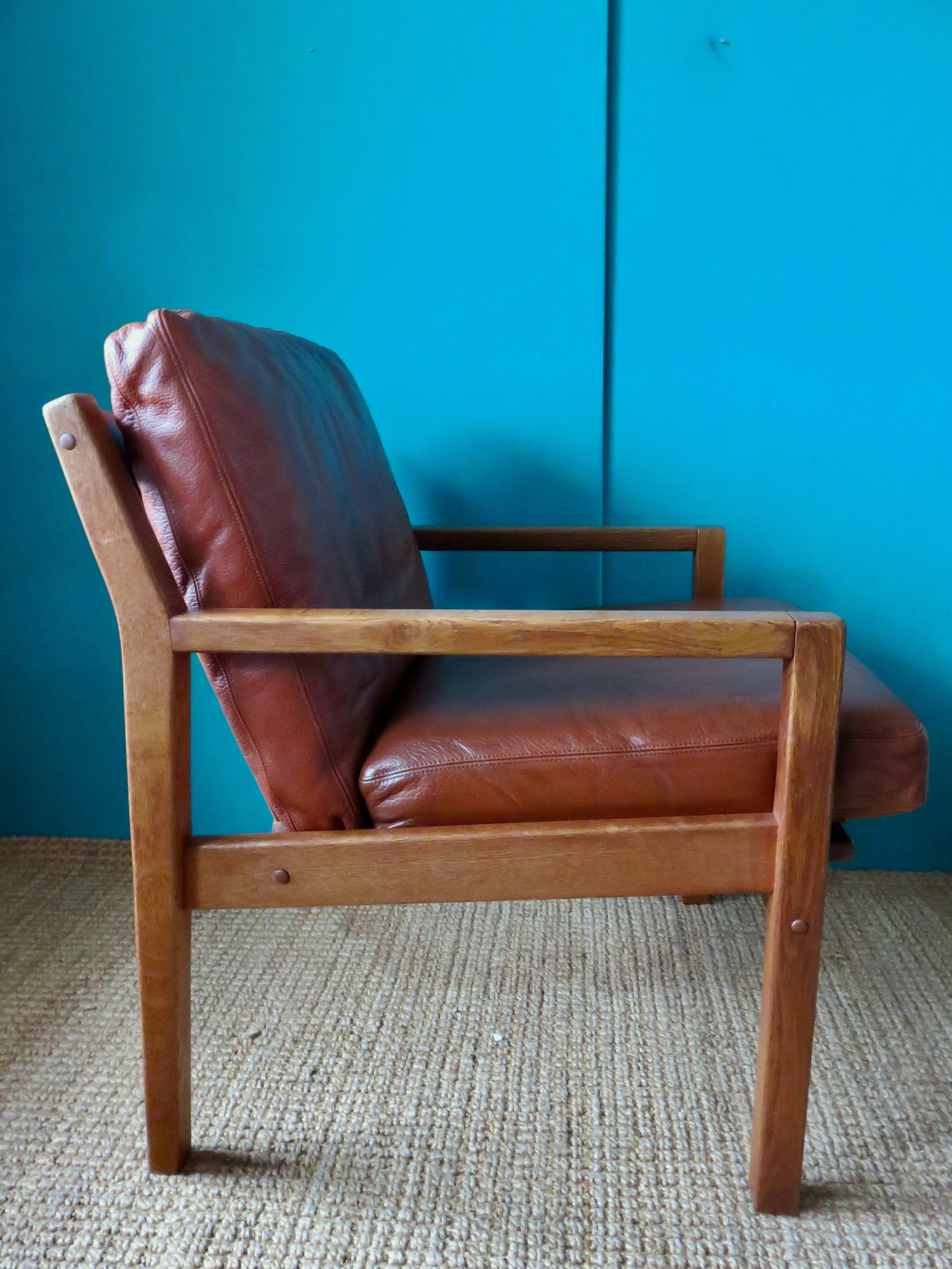 Pair of oak faults with tawny leather cushion. Denmark 1960