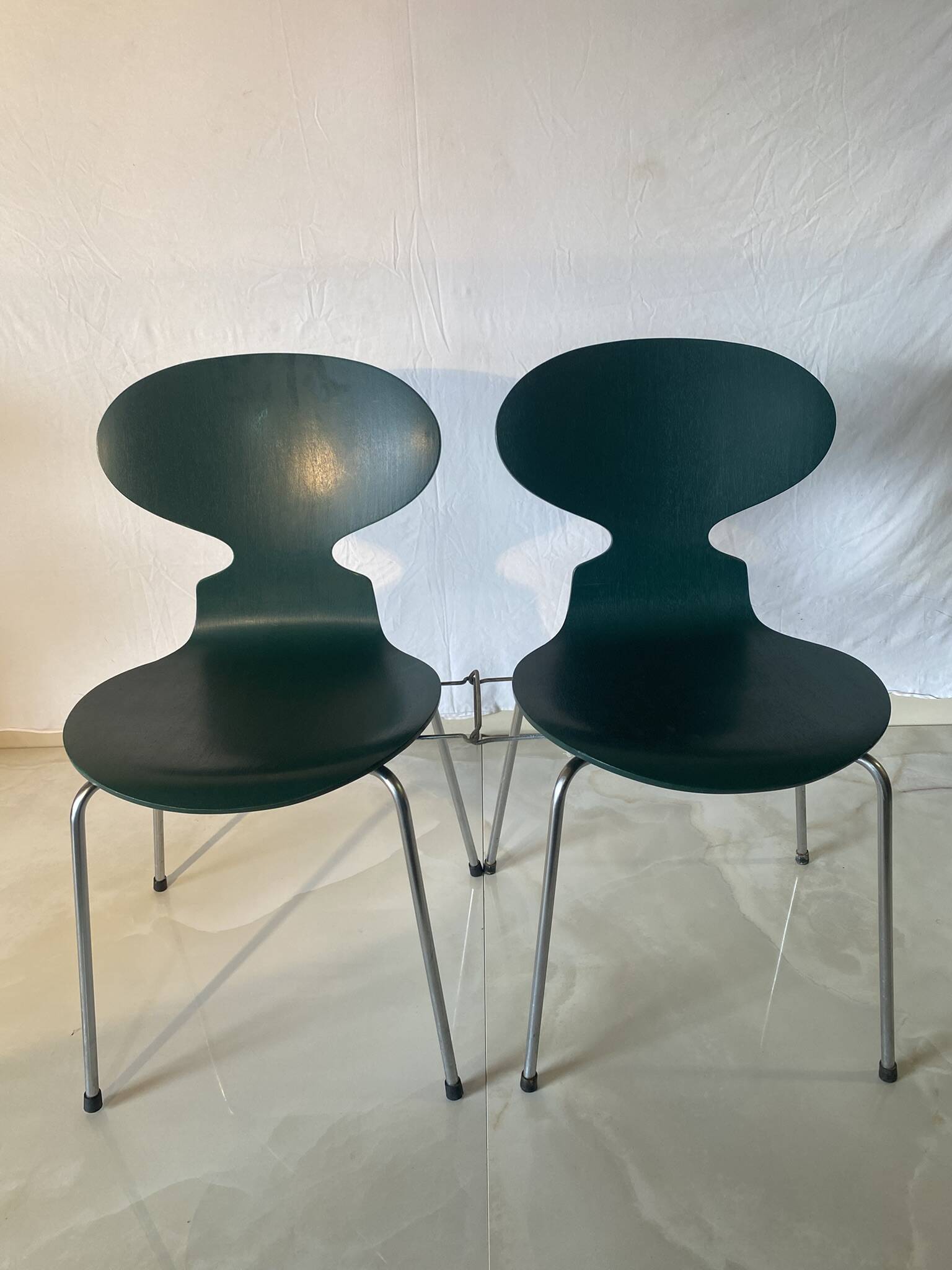 Set of 6 “Ant” chairs in dark green – Arne Jacobsen for Fritz Hansen