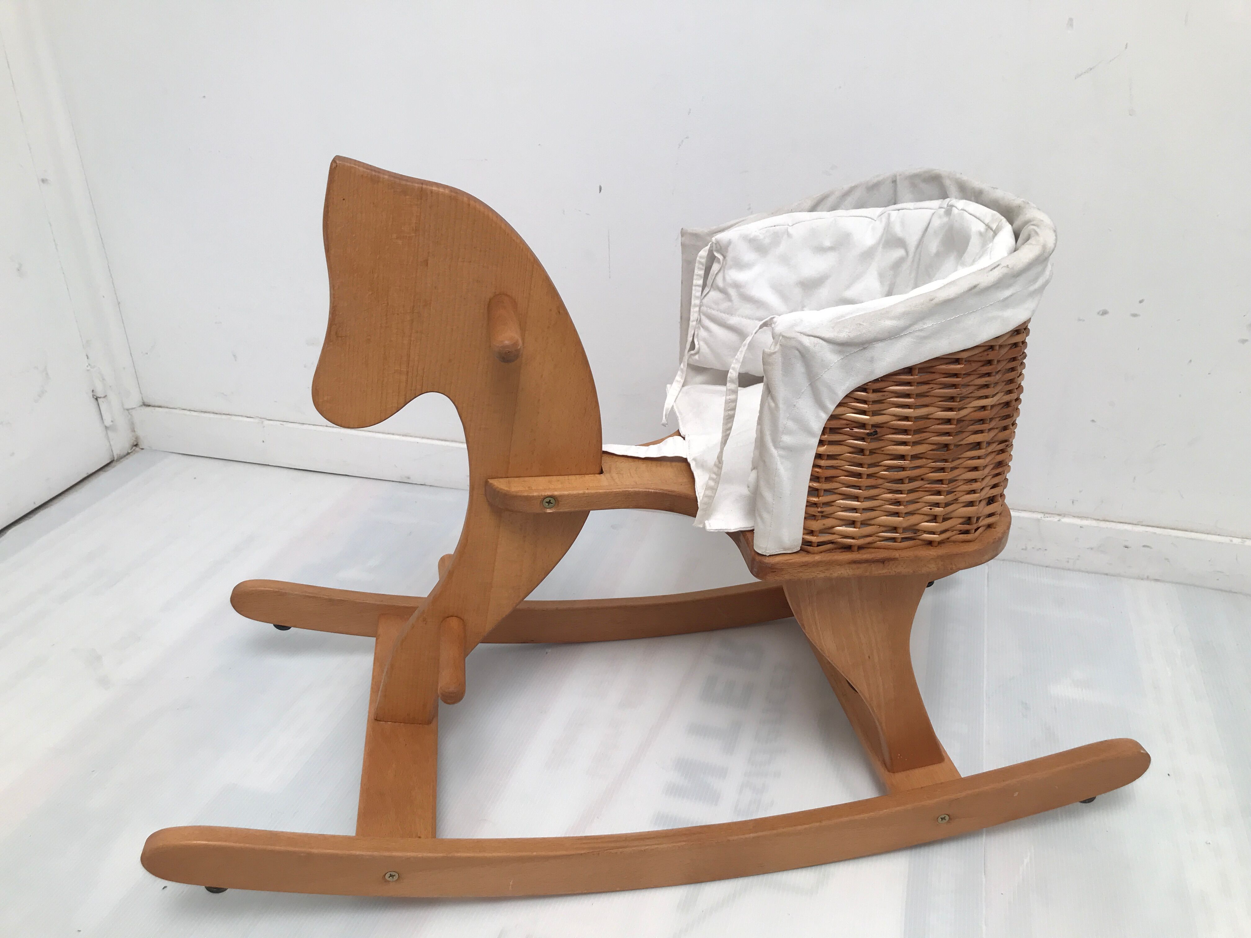 Rocking horse white wicker basket Moulin Roty