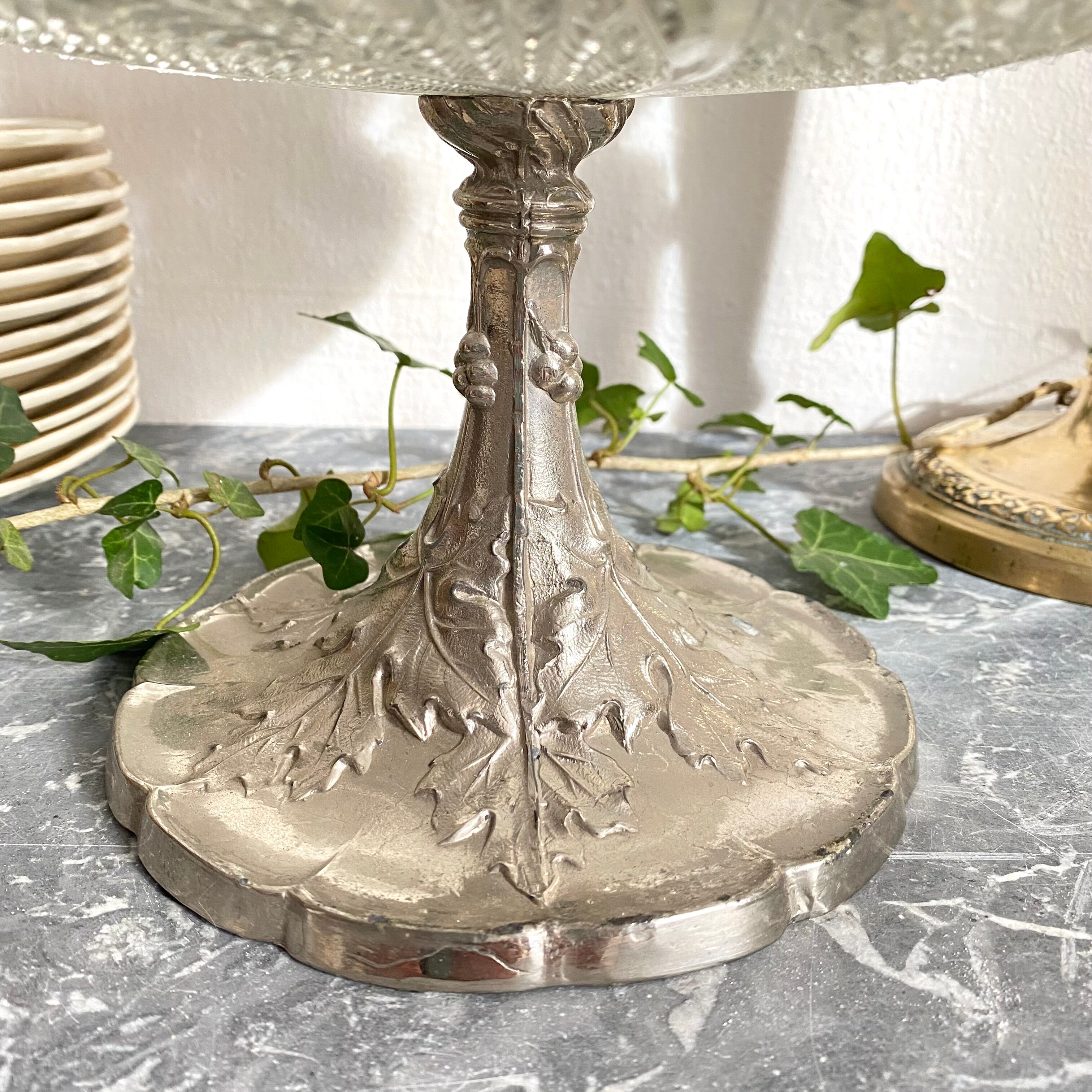 Center table tulip tree vases cornets