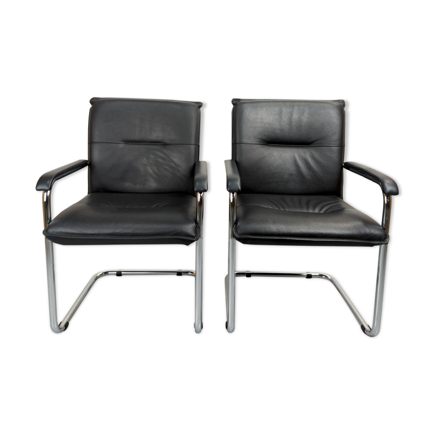 Paire de fauteuils de bureau cuir et structure tubulaire chromé