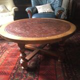 Round table in stone and wood