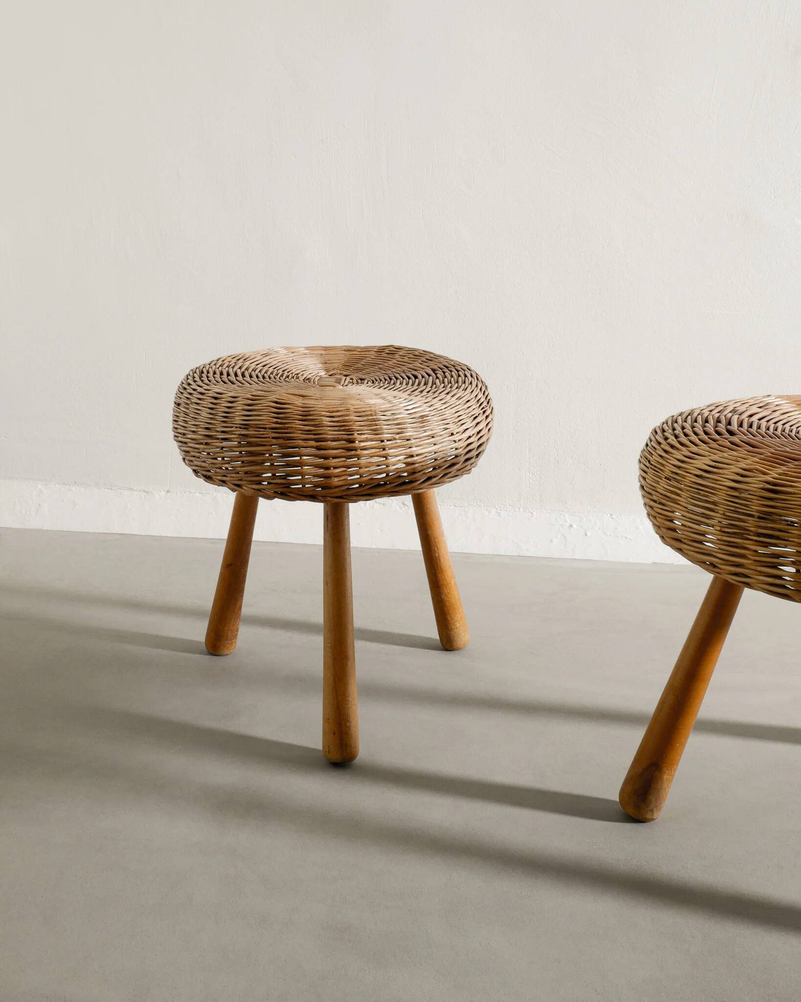 Tabourets danois en rotin et bois du milieu du siècle, attribués à Tony Paul, années 1960