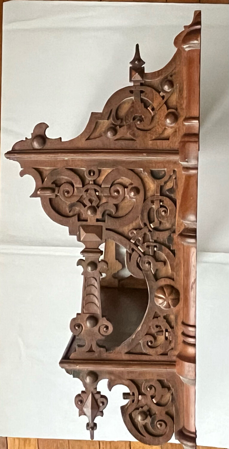 Étagère ancienne en bois sculpté