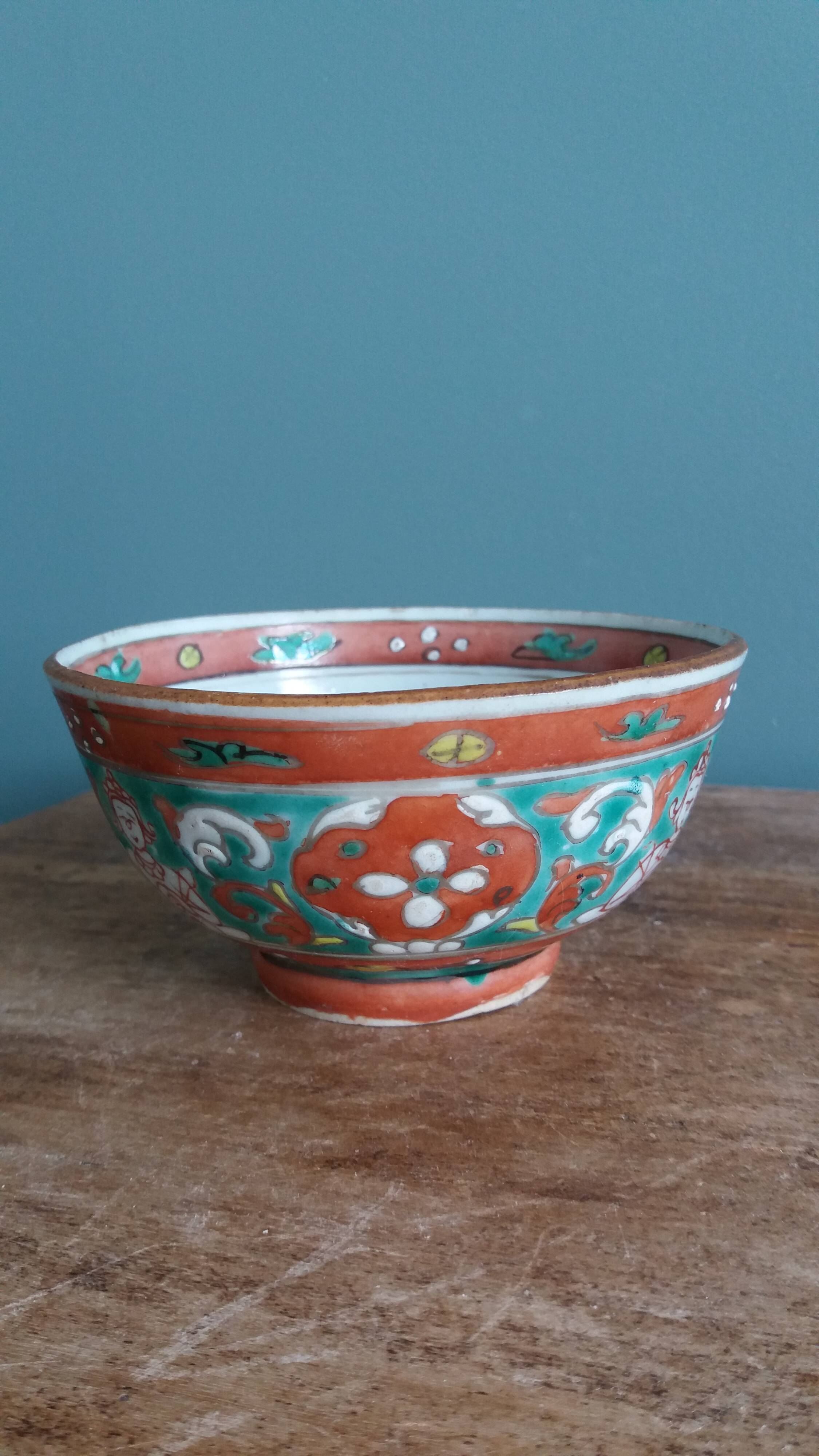 Ancient Chinese ceramic bowl from the 19th century in Bencharong style.