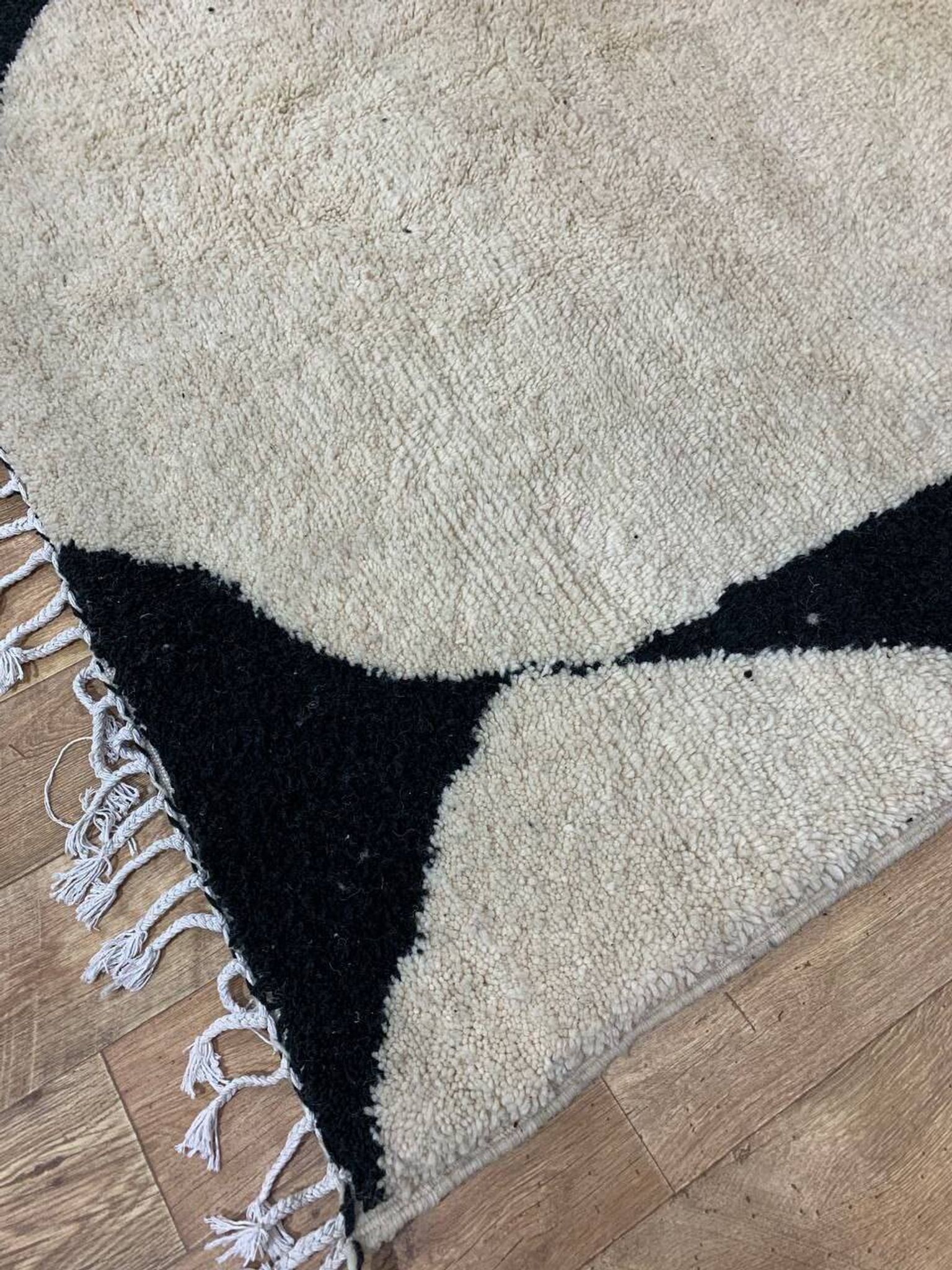 Handmade moroccan berber rug 140 x 96 cm
