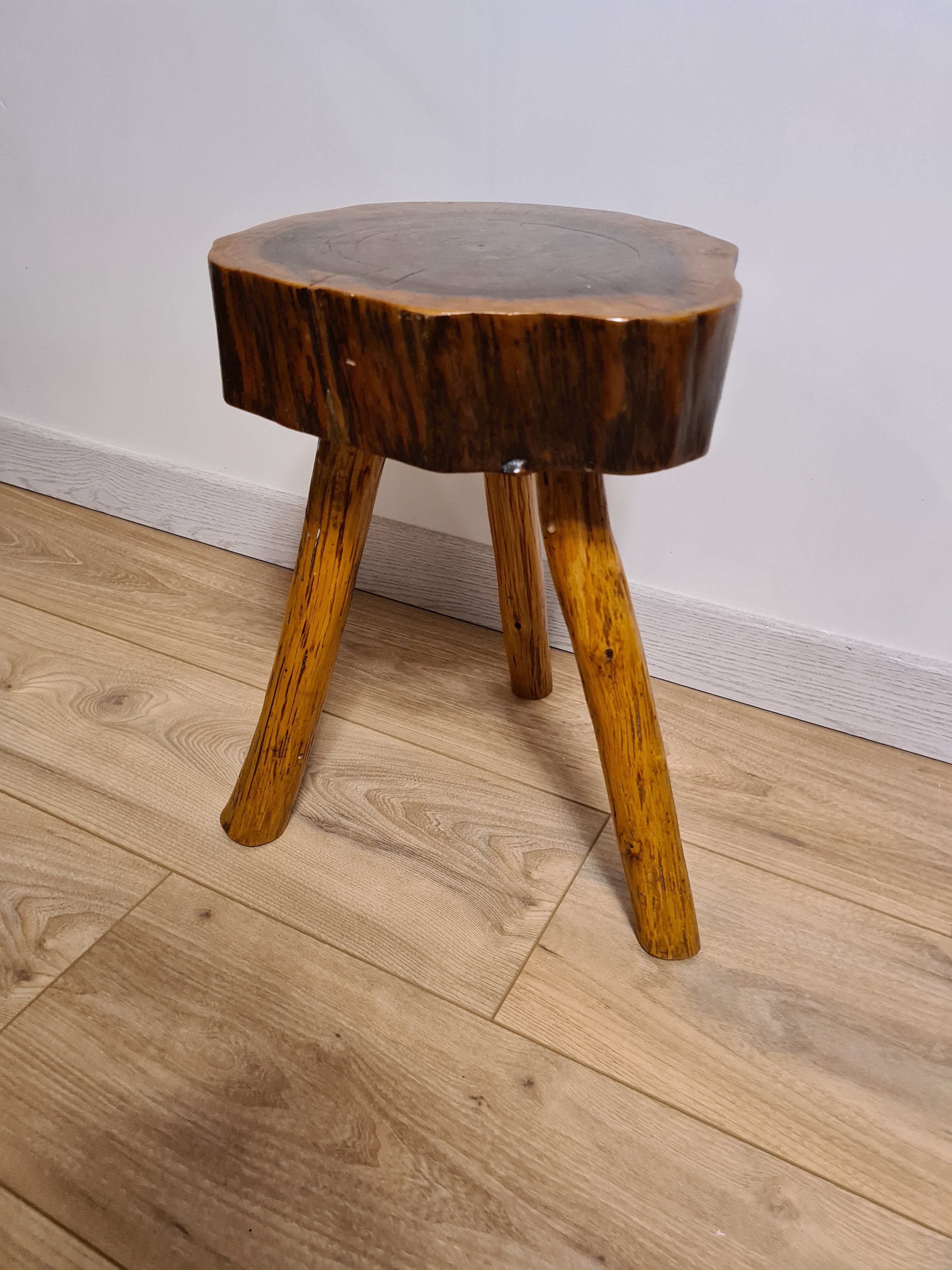 Tabouret de vacher tripode brutaliste