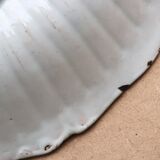 Shallow flat dish in Nevers earthenware from the 18th century.