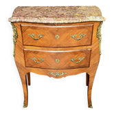 Commode galbée en marqueterie bois de rose de style Louis XV