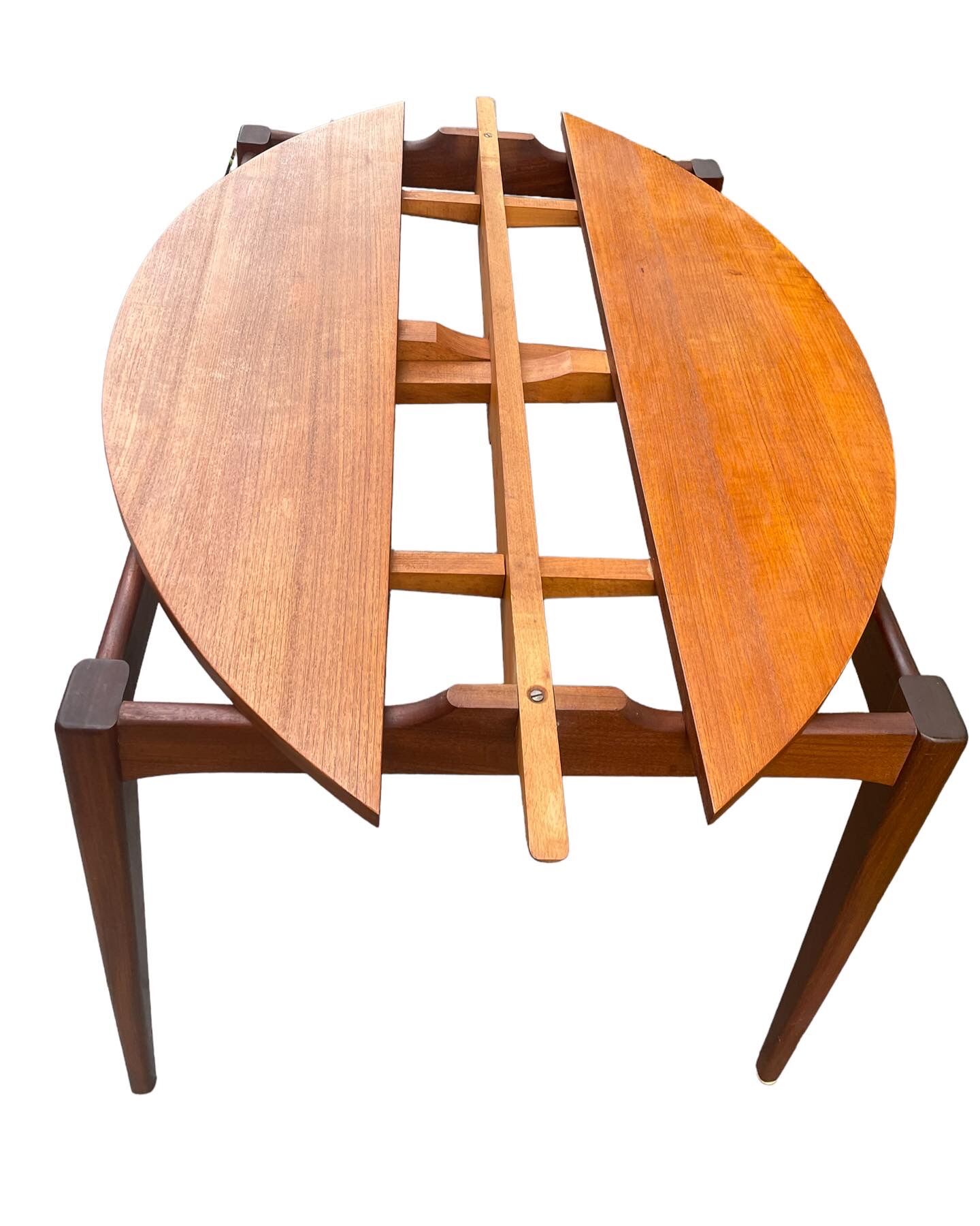 Wébe dining table