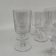 9 grands verres en cristal de Baccarat, modèle Champigny.