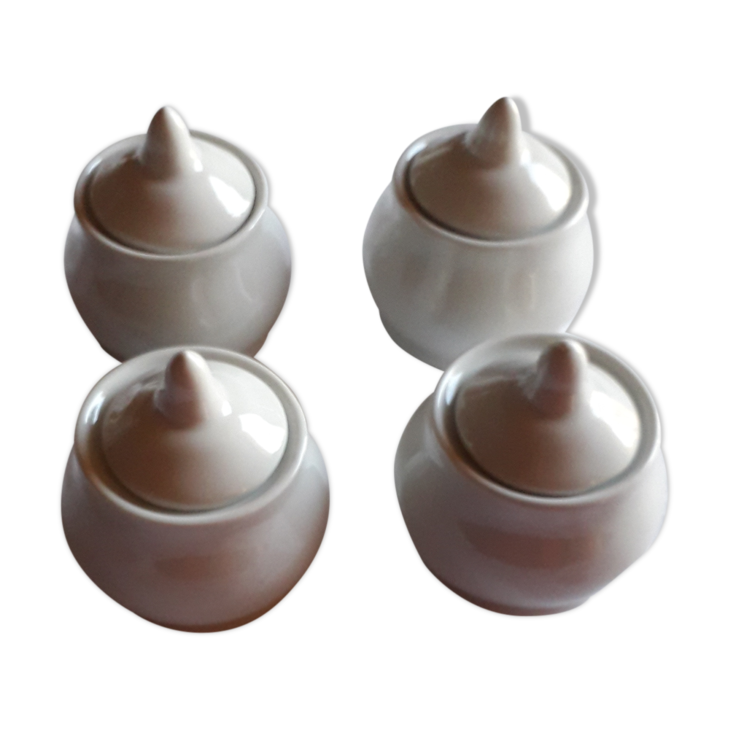 Set of 4 small covered pots in white porcelain