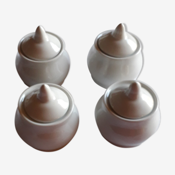 Lot de 4 petits pots couverts en porcelaine blanche