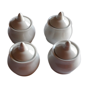 Lot de 4 petits pots couverts en porcelaine blanche