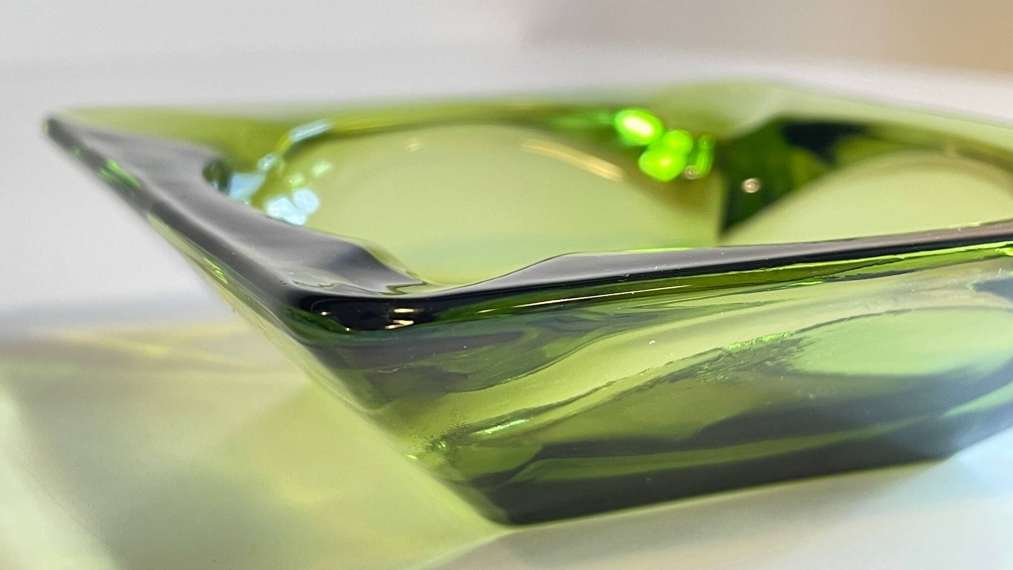 Cendrier, vide-poche en verre vintage