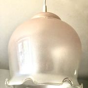 Suspension verre dépoli à volants rose nacré 1960
