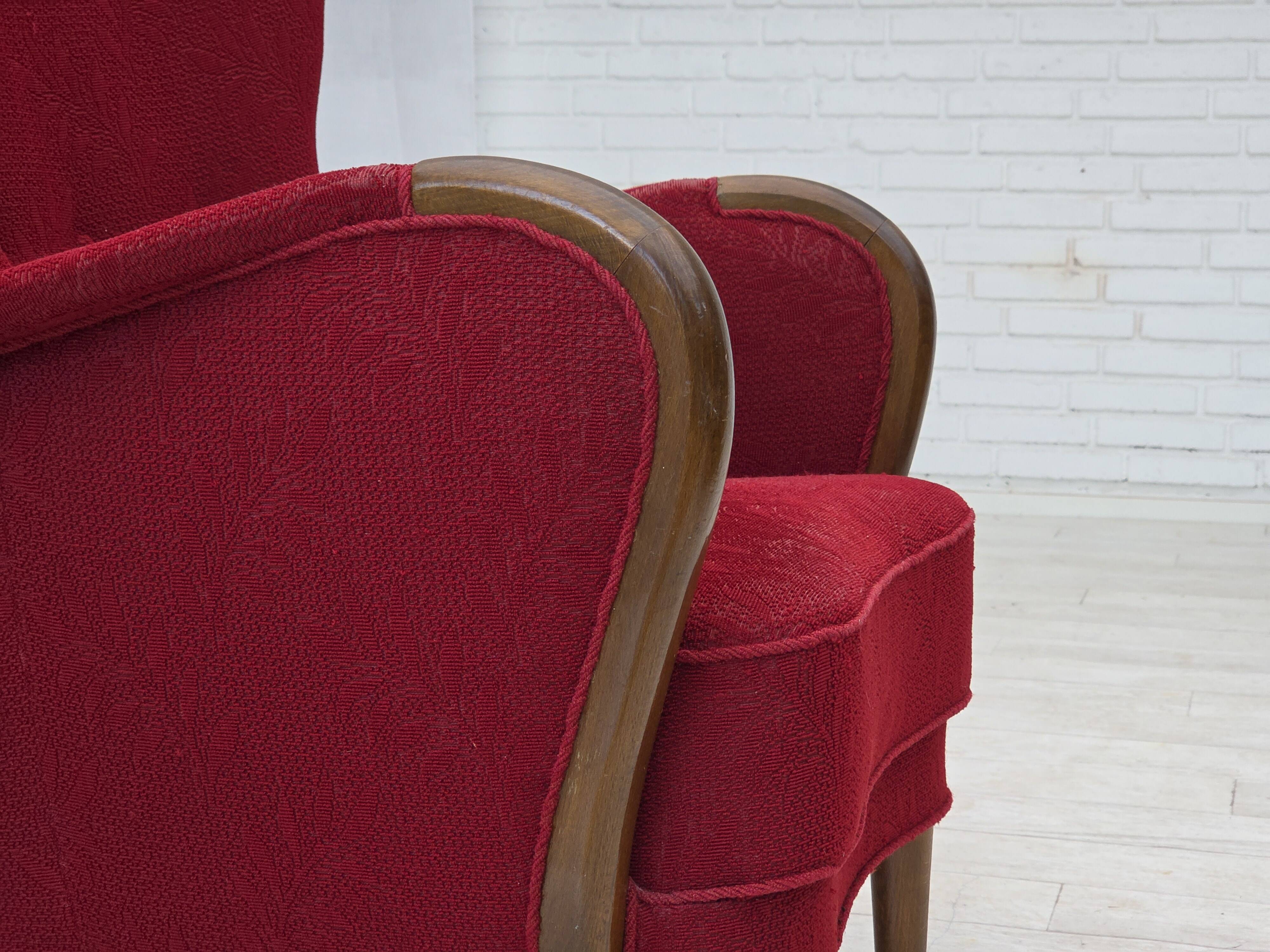 Fauteuil danois des années 1960, état d'origine, tissu en laine, pieds en bois de hêtre.