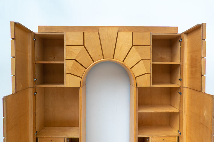 Bibliothèque voûtée en bois d’érable moderne du milieu du siècle
