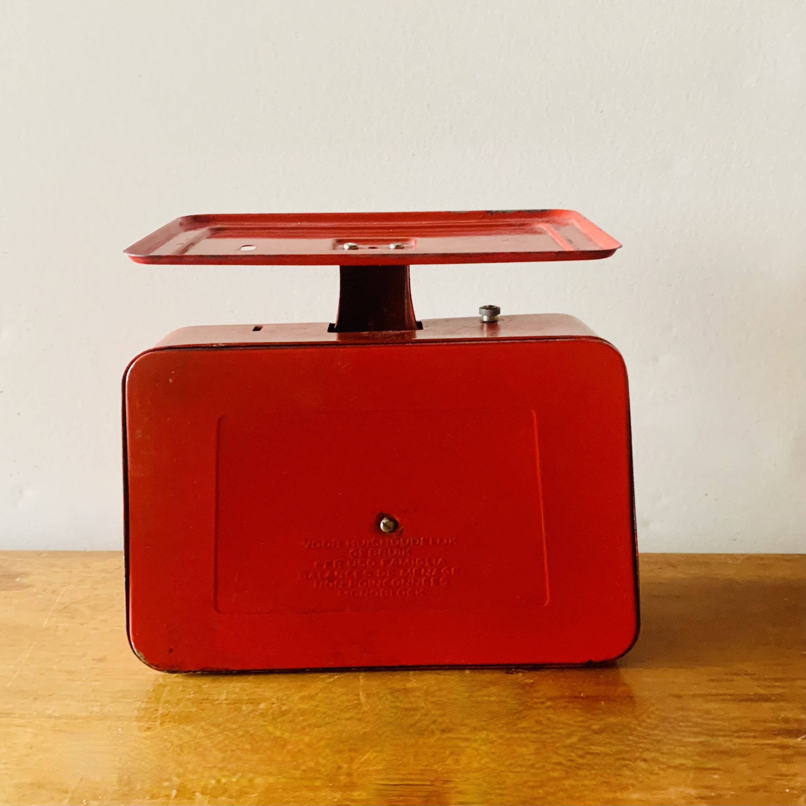 Stube - old household scale in red enameled metal - force 10