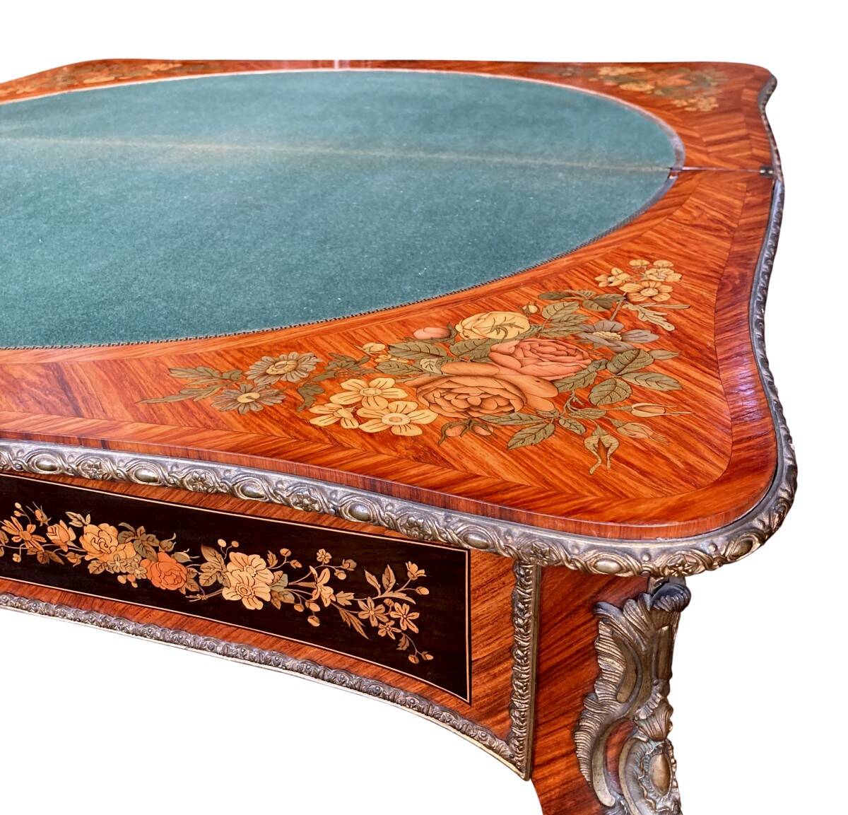 Console, game table in marquetry from the 19th century.