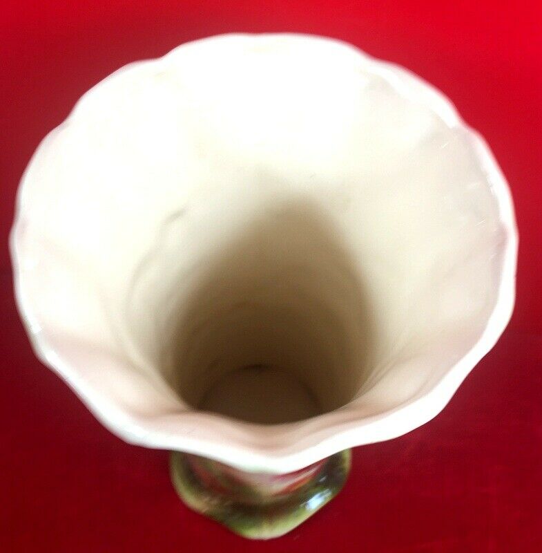 Vase cone decoration to the dabbling birds of Saint Clement