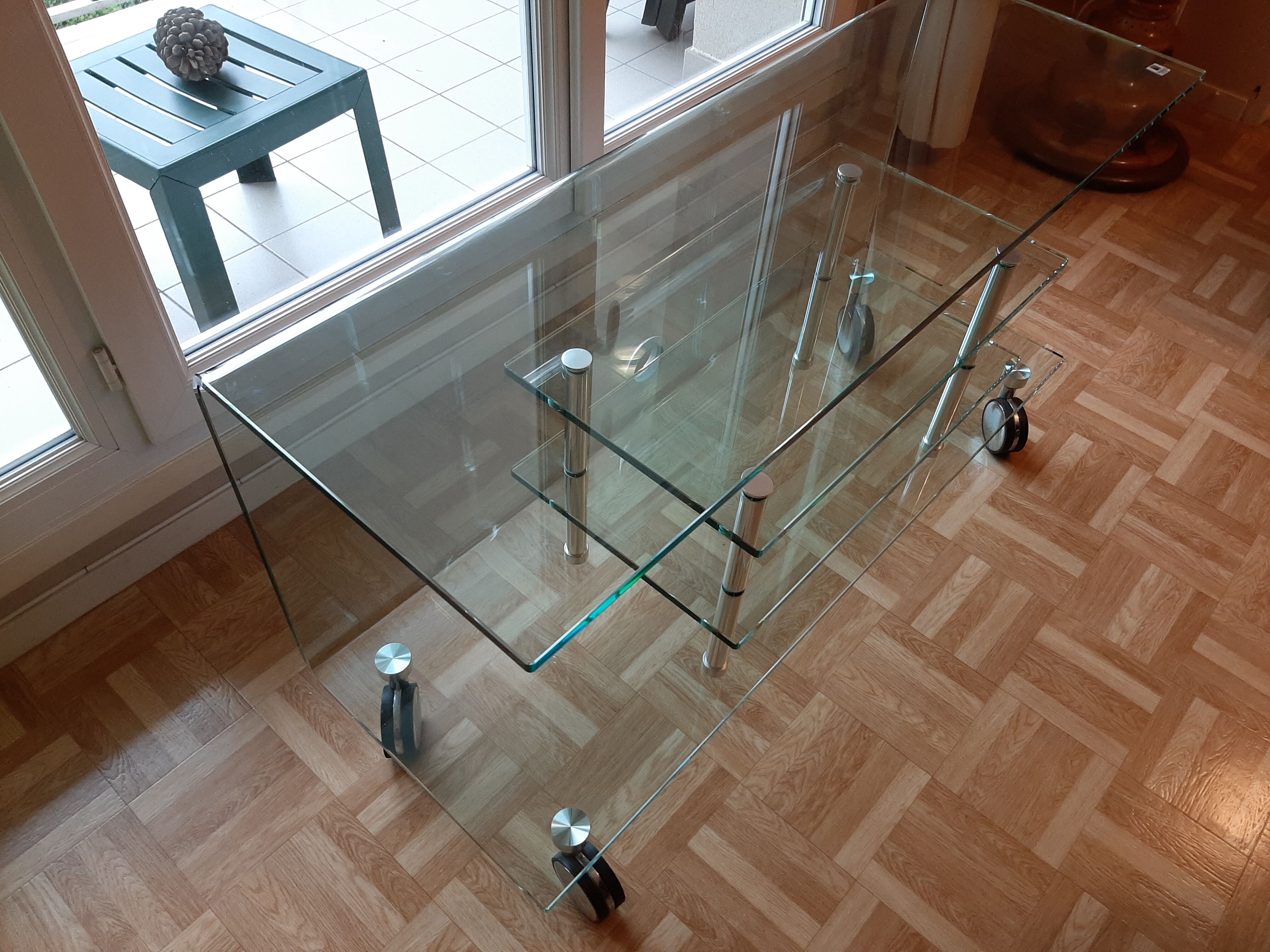 Solid glass tv stand bomb "marais international"