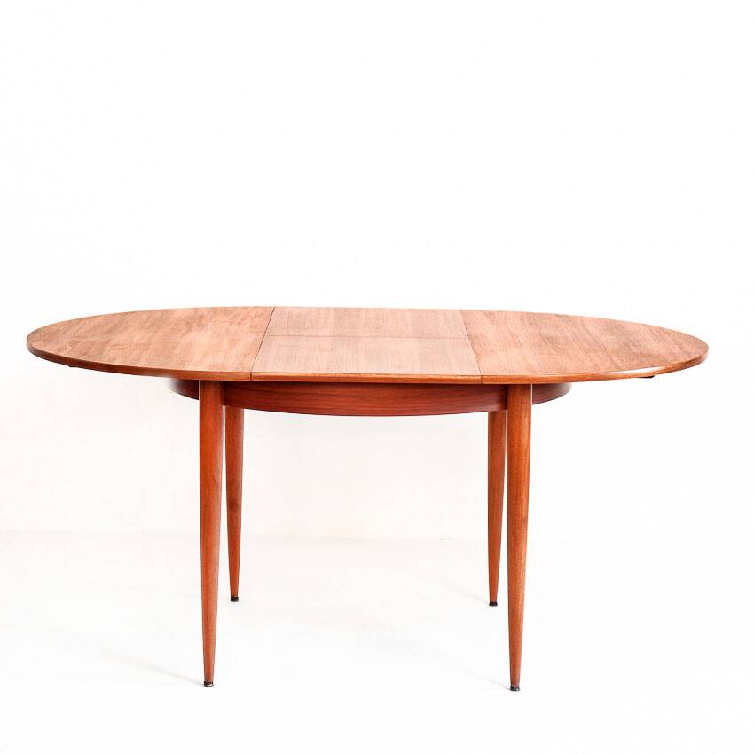 Table ronde/ovale de style scandinave av rallonge. Bois de teck. France, 60