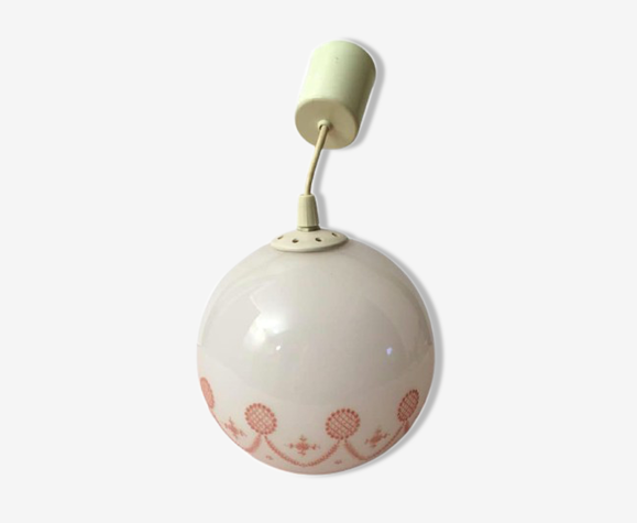 Suspension avec globe boule blanc et motifs roses