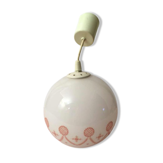 Suspension avec globe boule blanc et motifs roses