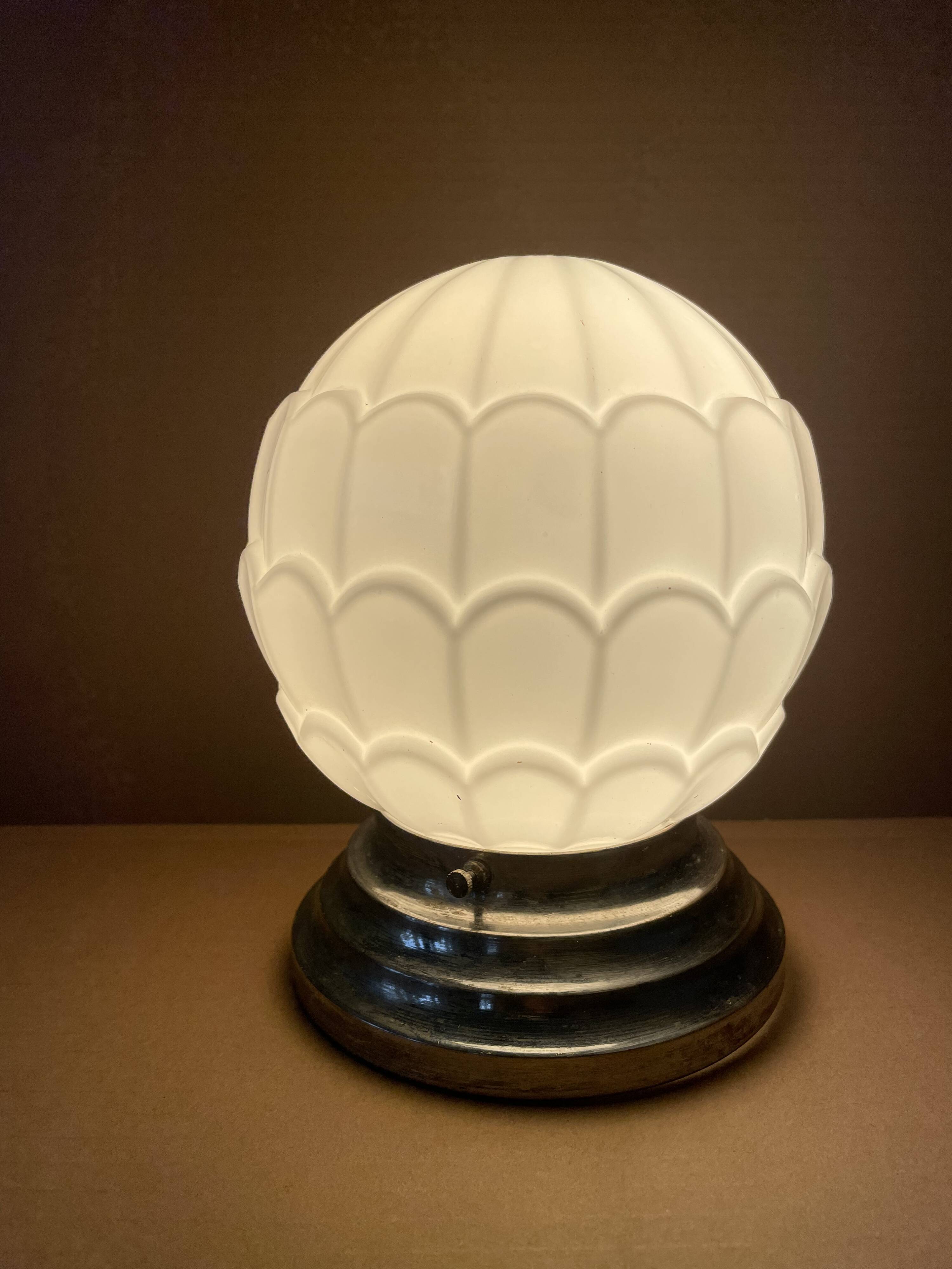 Plafonnier Art Déco ancien / opaline