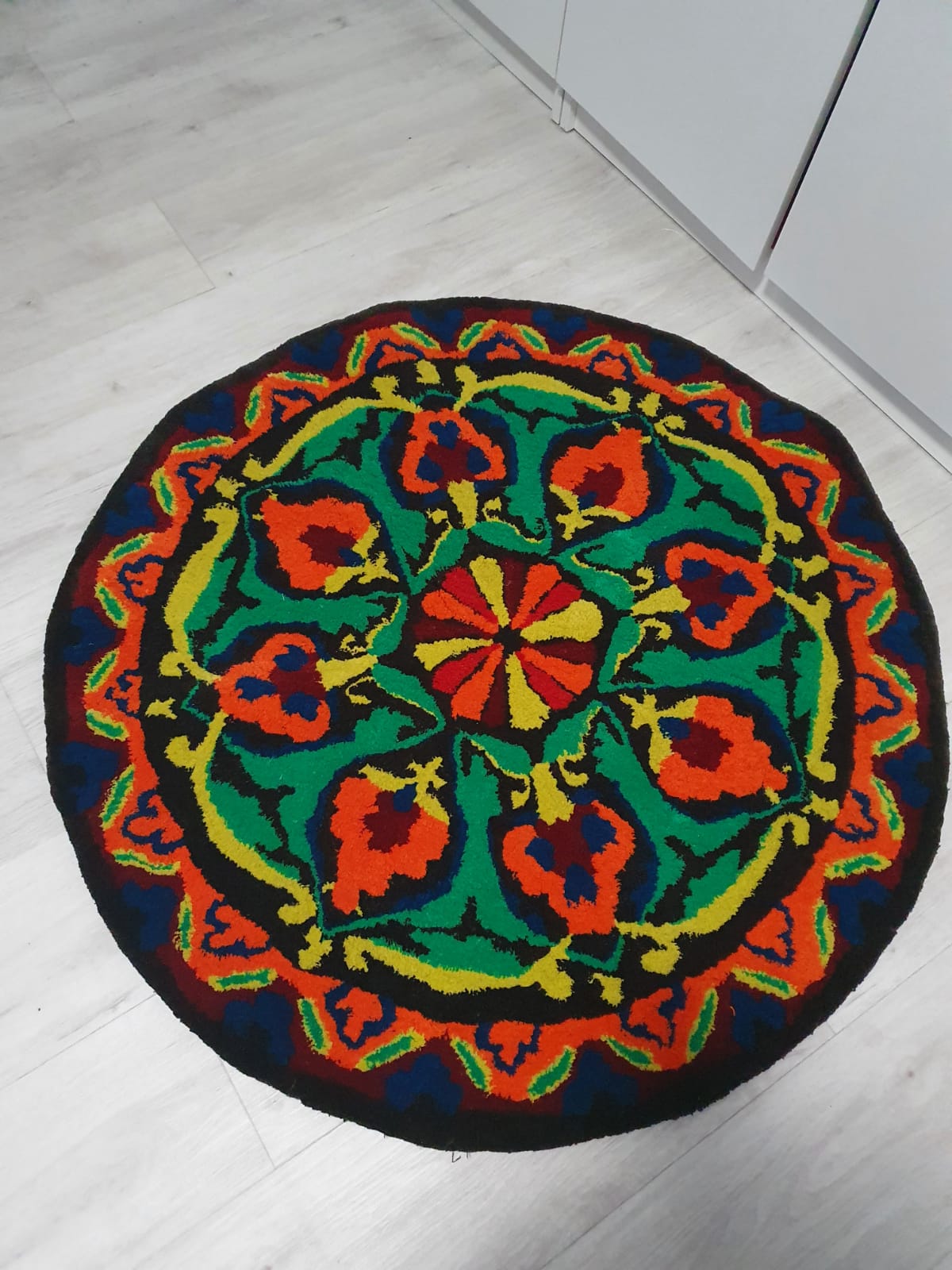 Ethnic round carpet 115cm